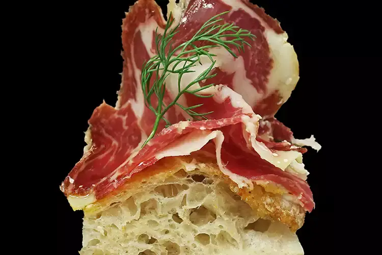 Gabriele Bonci: Burrata e capocollo Pizza in teglia: un classico che sa essere contemporaneo